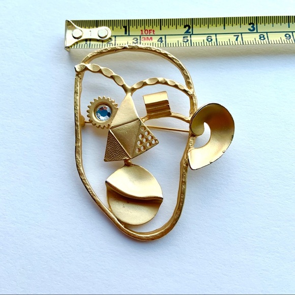 Large abstract face gold metal brooch - Picture 4 of 4
